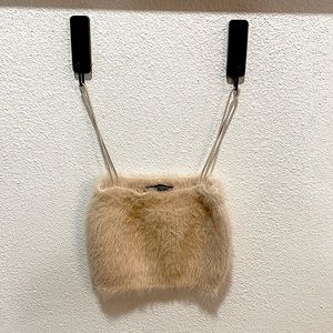 Im selling an elegant and pretty crop top